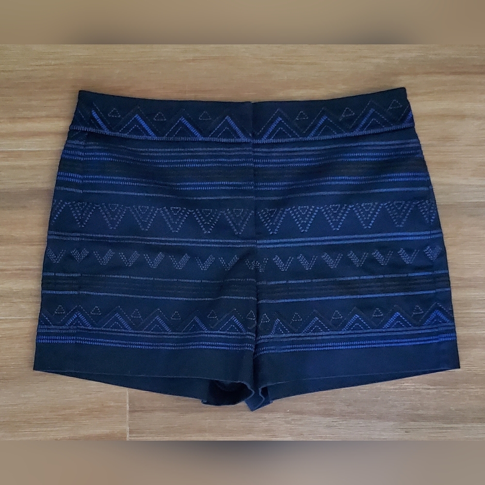 NWOT White House Blk Mkt 5" COASTAL SHORTS, NAVY w/ NAVY & BLACK EMBROIDERY, 4